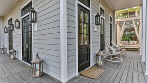 Terrace/patio - Watercolor🏖️ LOCATION!! LOCATION!! Luxury Home with Carriage House! (Santa Rosa Beach)