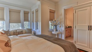 5 bedrooms, iron/ironing board, WiFi, bed sheets - Watercolor🏖️ LOCATION!! LOCATION!! Luxury Home with Carriage House! (Santa Rosa Beach)