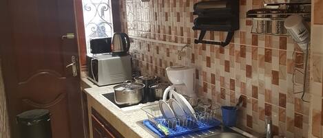 Frigorífic, microones, forn i placa de cuina