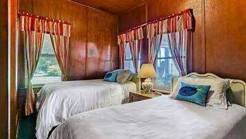 3 bedrooms, desk, free WiFi, bed sheets