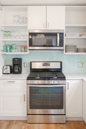 Fridge, microwave, stovetop, dishwasher