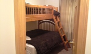 3 bedrooms, free WiFi, bed sheets