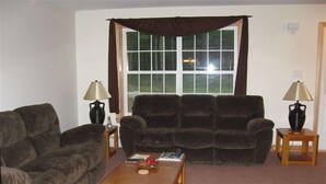 A living room with a sofa set, a coffee table, and two lamps. - Sunday River Rental (Bethel)