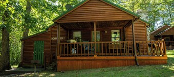 Cabine vicino alla New River Gorge con vasca idromassaggio e camino