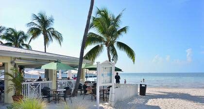 Key West Vintage Luxury Cottage on Duval w Pool