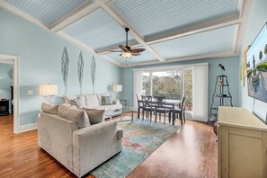 Télévision, table de tennis de table, imprimantes