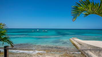 Am Strand, LiegestĂŒhle, StrandtĂŒcher