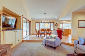 TV, fireplace, DVD player