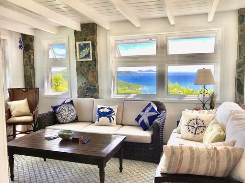 Mesmerizing view with pool 2 bedroom stone cottage in Coral Bay