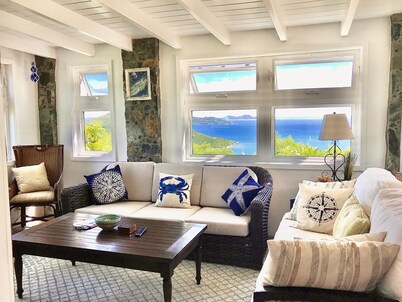 Mesmerizing view with pool 2 bedroom stone cottage in Coral Bay