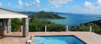 Mesmerizing view with pool 2 bedroom stone cottage in Coral Bay