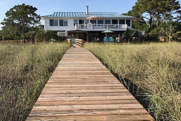 MoonShadow Oceanfront Paradise