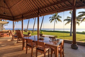 Outdoor dining - Newly renovated beachfront property in Tejakula  (Tejakula)