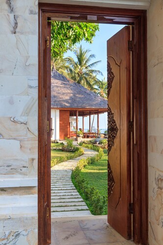 Newly renovated beachfront property in Tejakula 