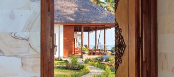 Nouvellement rénové propriété front de mer à Tejakula 