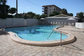 Een verwarmd zwembad