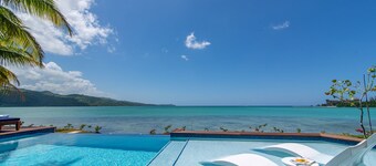 Schöne Villa am Strand in einer Gated Community, privater Pool / Bar, voll besetzt