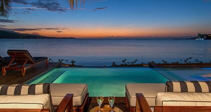 Schöne Villa am Strand in einer Gated Community, privater Pool / Bar, voll besetzt