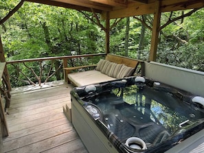 Bañera de hidromasaje al aire libre
