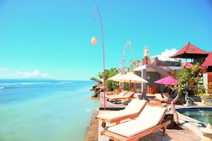 Outdoor pool - Ayu Laba Hotel - Beachfront and Seaview (Penida Island)