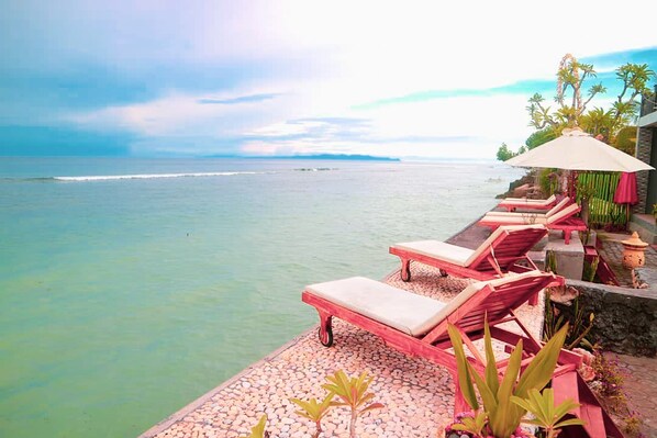 Terrace/patio - Ayu Laba Hotel - Beachfront and Seaview (Penida Island)