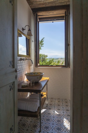Arco | Bathroom. Dimora Morello