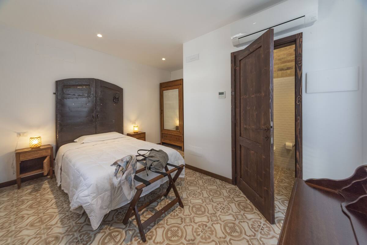 Stalletta | In-room safe, individually decorated, individually furnished, desk