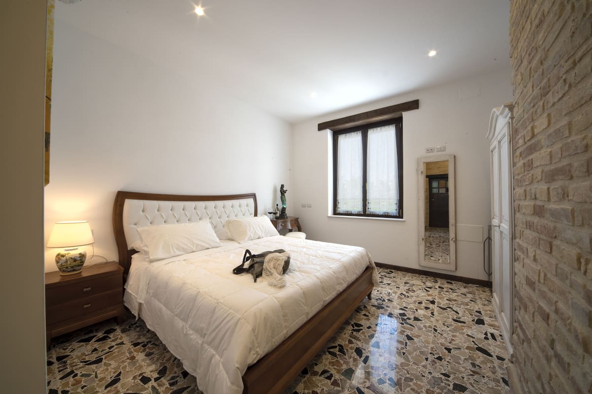Aspetto | In-room safe, individually decorated, individually furnished, desk