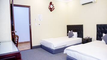 Standard Twin Room | Desk, soundproofing, free WiFi