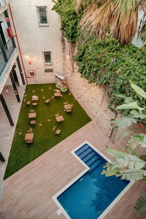 Außenpool, Liegestühle