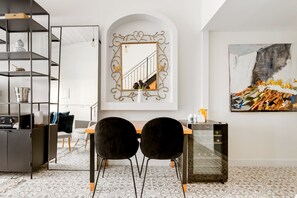 Premium House, 1 Queen Bed, Non Smoking | Living room