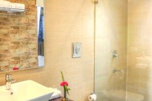 Junior Suite, Hill View | Bathroom | Shower - Golden Roots Resorts & Spa (Paro)