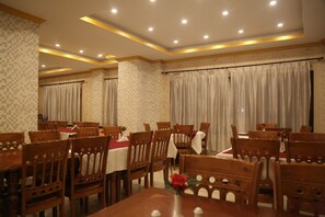Dining - Hotel Golden Roots (Thimphu)