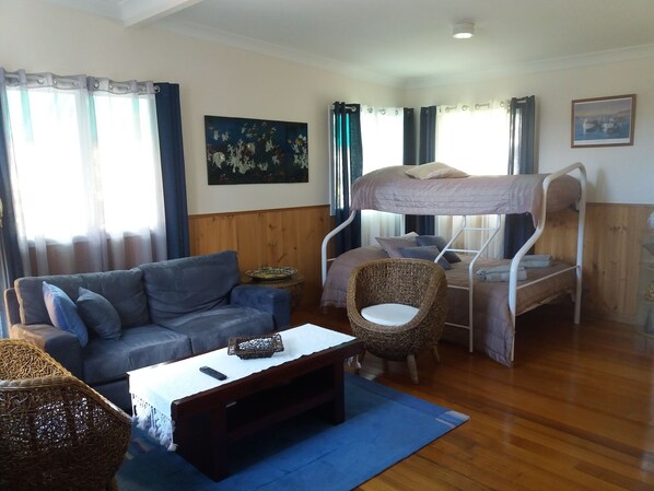 3 chambres, fer et planche à repasser, Wi-Fi gratuit, draps fournis