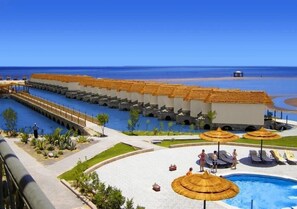 4 piscinas al aire libre