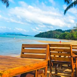 Di pantai, tuala pantai