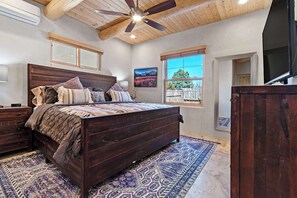 3 bedrooms, iron/ironing board, WiFi, bed sheets - Bonita - Spacious Home, Walk to the Plaza (Santa Fe)