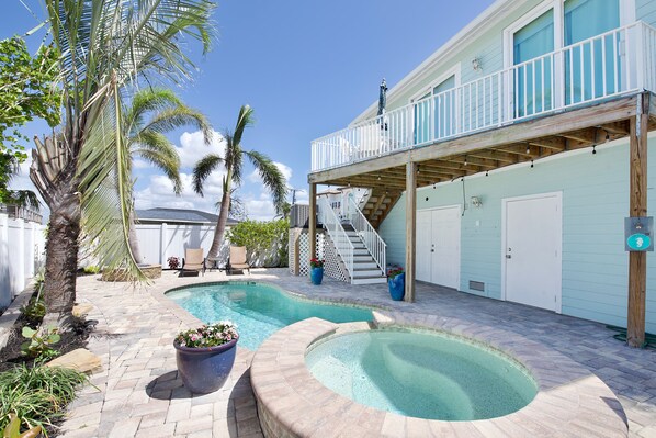 Lämmitetty uima-allas