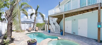 Sea la Vie offers Bay Views, Pool, and is Pet Friendly