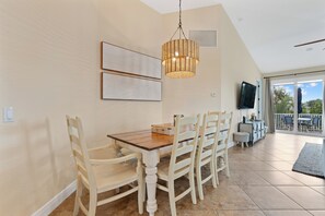 Dining - Sea la Vie offers Bay Views, Pool, and is Pet Friendly (Fort Myers Beach)