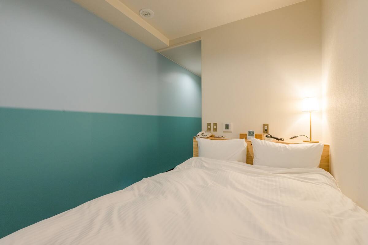 standard double room, 1 double bed, non smoking | desk, iron/ironing board, free wifi, bed sheets