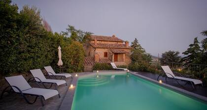 Wonderful private villa for 8 guests with private pool, A/C, WIFI, TV, terrace and panoramic view