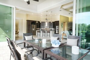 Dining - 5 bedrooms / 4 bathrooms / waterfront / heated pool & whirlpool / south facing (Cape Coral)