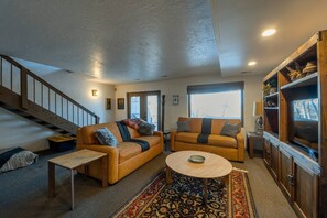 Smart-TV, peis og bøker