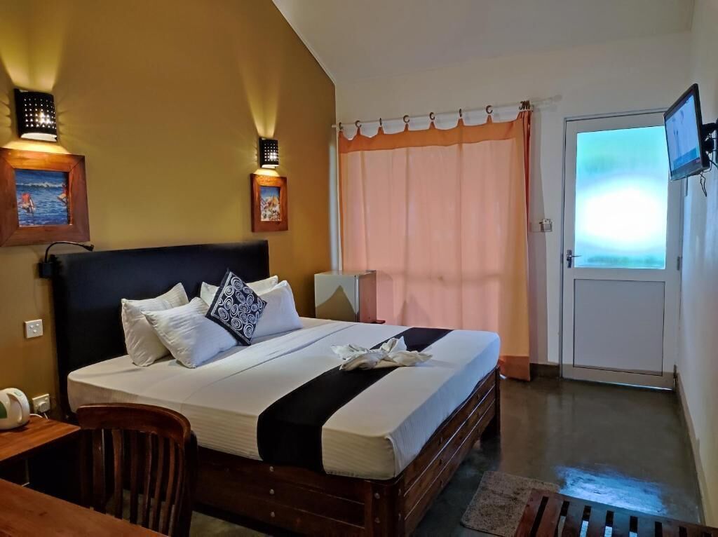 Deluxe-Doppelzimmer, 1 Doppelbett, barrierefrei, Poolblick | Hochwertige Bettwaren, Betten mit Memory-Foam-Matratzen, Minibar