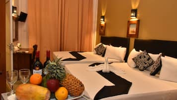 Habitación doble Deluxe, 1 cama matrimonial, con acceso para personas discapacitadas | Ropa de cama de alta calidad y minibar