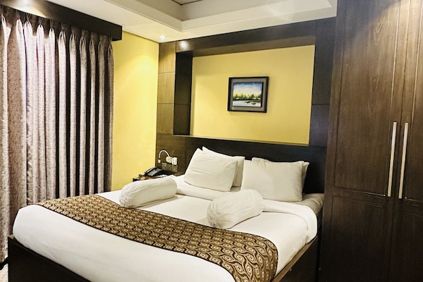 Egyptian cotton sheets, premium bedding, down comforters, pillowtop beds