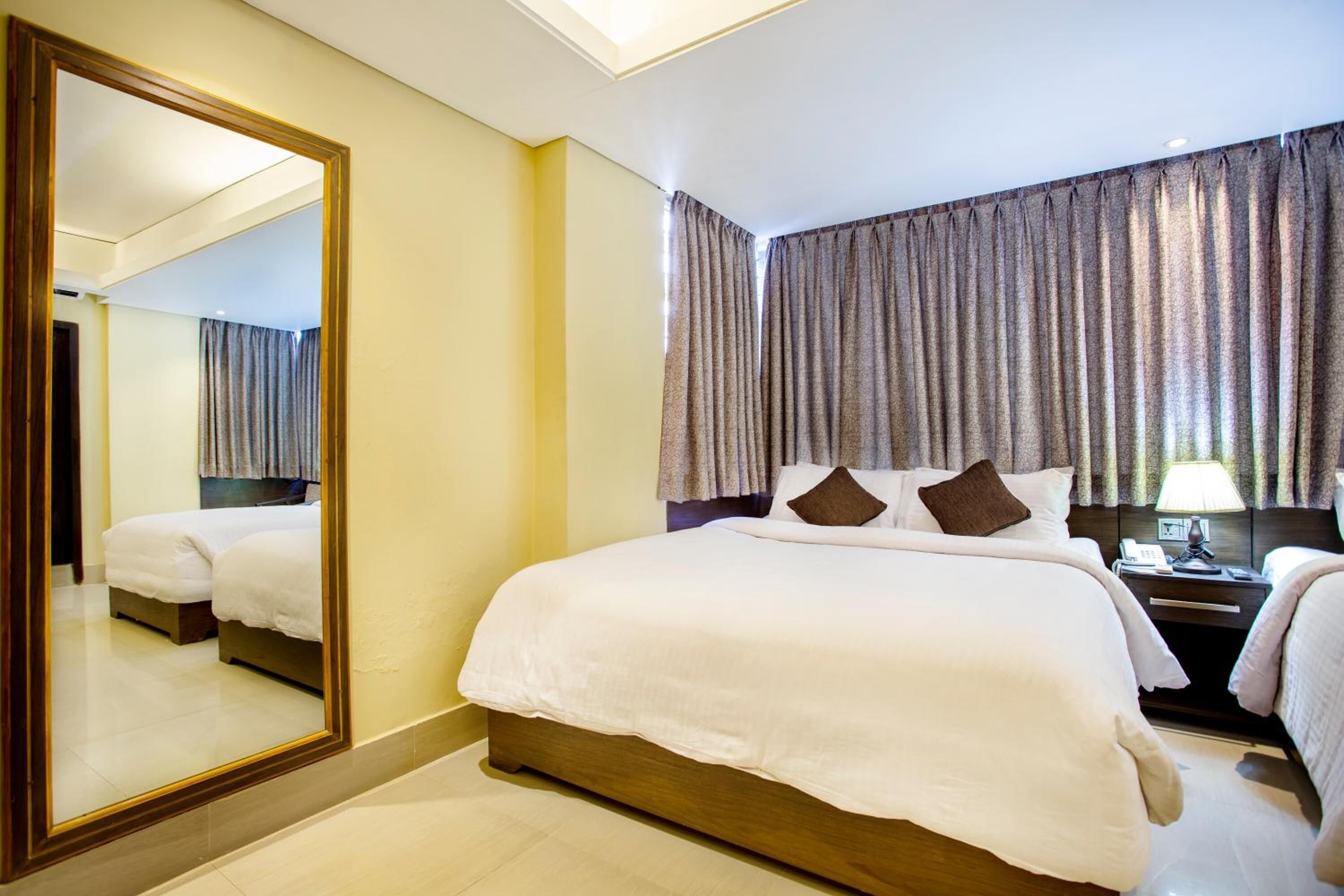 basic triple room, multiple beds, accessible | egyptian cotton sheets, premium bedding, down duvets, pillow-top beds