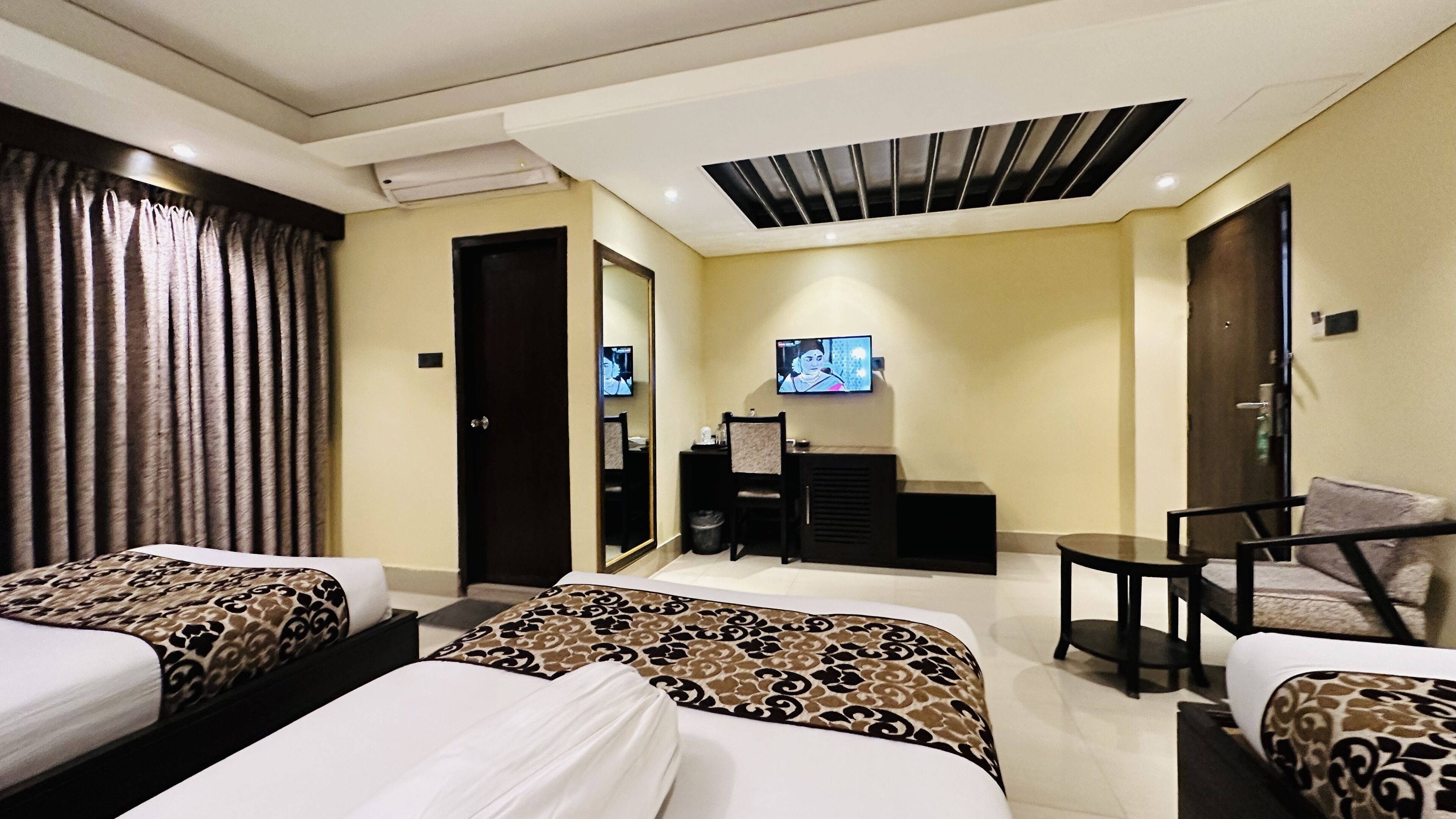 Photo - Hotel The Capital