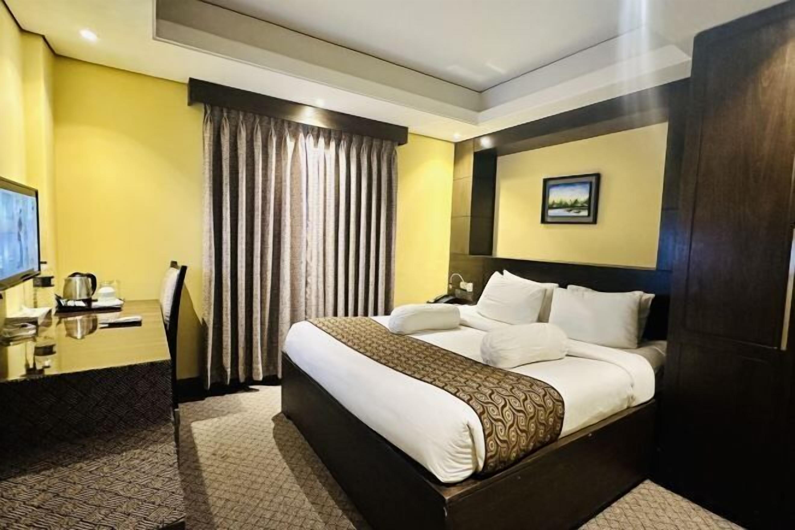 Egyptian cotton sheets, premium bedding, down duvets, pillow-top beds